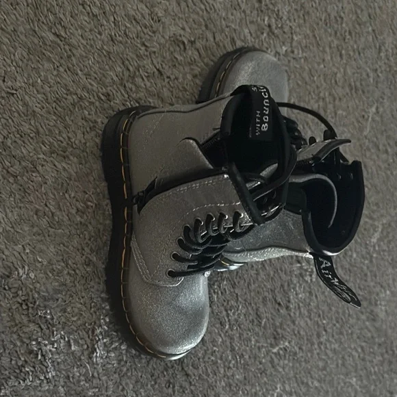 Dr. Martens Metallic Boots Toddler Size 8 - Picture 5 of 8